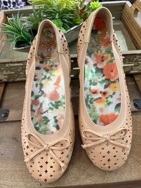 Vionic Peachy Beige Perforated Ballet Flats with Bow